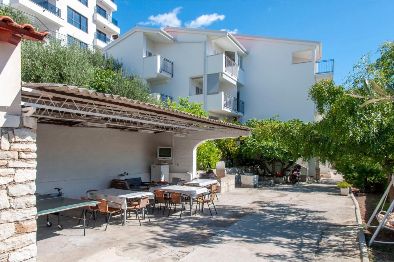 Apartments And Rooms Nikola Omiš Exterior foto