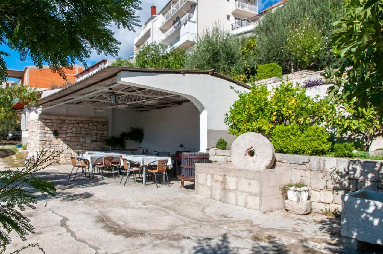 Apartments And Rooms Nikola Omiš Exterior foto