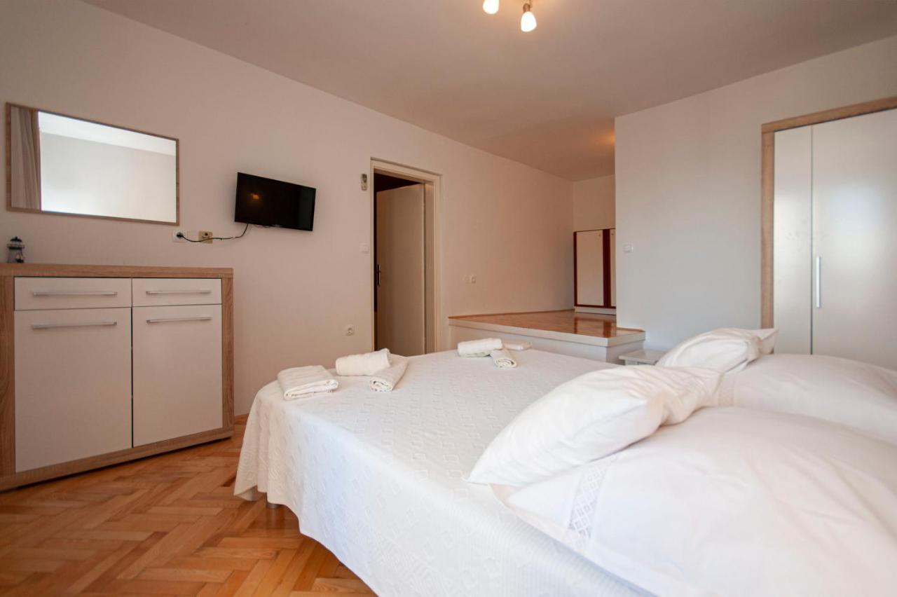 Apartments And Rooms Nikola Omiš Exterior foto